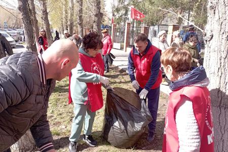 Тюменские коммунисты в преддверии Первомая провели Ленинский субботник