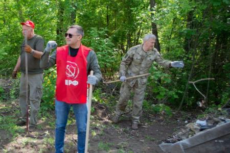 Коммунисты Донбасса провели большой субботник в ДНР