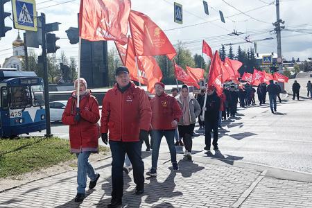 Коммунисты, представители блока левых сил, комсомольцы и сторонники КПРФ приняли участие в праздновании Дня Победы в Иванове