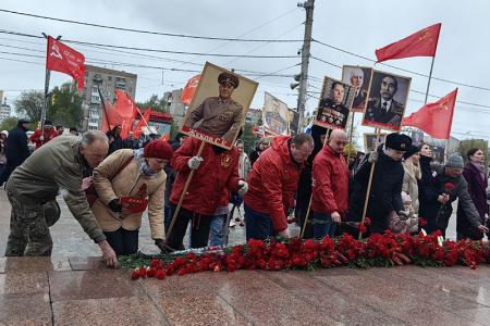 Коммунисты, представители блока левых сил, комсомольцы и сторонники КПРФ приняли участие в праздновании Дня Победы в Иванове