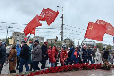 Коммунисты, представители блока левых сил, комсомольцы и сторонники КПРФ приняли участие в праздновании Дня Победы в Иванове