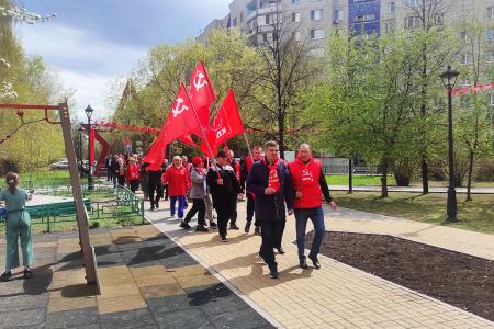 Тюменские коммунисты в День Победы провели серию возложений цветов к памятникам