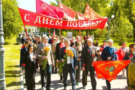Луганские коммунисты отметили День великой Победы
