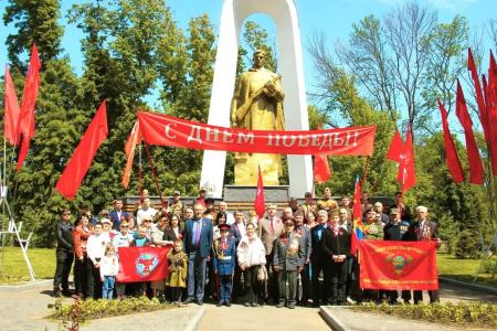 Луганские коммунисты отметили День великой Победы