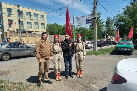 Коммунисты и Комсомольцы ДНР провели автопробег в честь Дня Победы