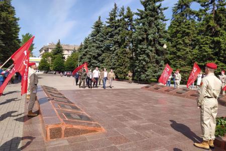 Коммунисты и Комсомольцы ДНР провели автопробег в честь Дня Победы