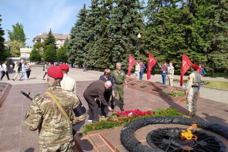 Коммунисты и Комсомольцы ДНР провели автопробег в честь Дня Победы