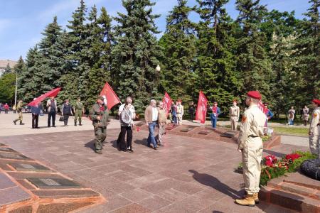 Коммунисты и Комсомольцы ДНР провели автопробег в честь Дня Победы