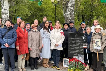 Москва. Народная приемная КПРФ в ВАО. Депутаты-коммунисты и актив Первомайского райкома КПРФ провели памятные акции у мемориальных комплексов героев