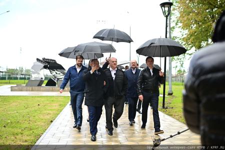 Председатель ЦК КПРФ Геннадий Зюганов прибыл в город Орел