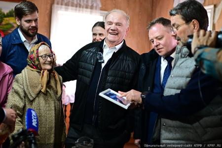 Председатель ЦК КПРФ Геннадий Зюганов прибыл в город Орел