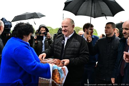 Председатель ЦК КПРФ Геннадий Зюганов прибыл в город Орел