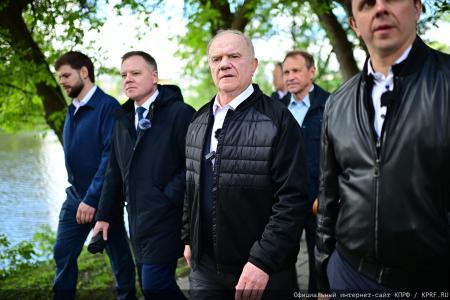 Председатель ЦК КПРФ Геннадий Зюганов прибыл в город Орел