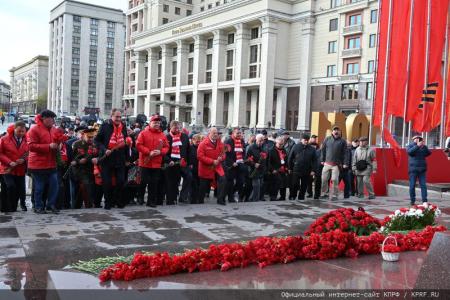 Фашизм не пройдет!