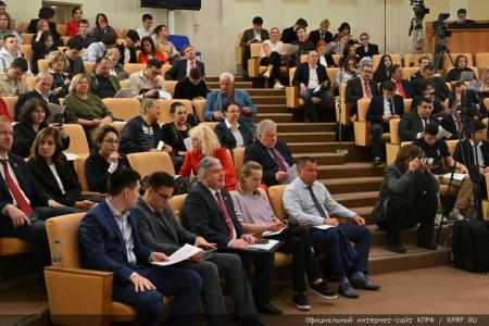 Фракция КПРФ в Госдуме презентует проект нового Трудового кодекса