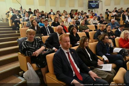 Фракция КПРФ в Госдуме презентует проект нового Трудового кодекса