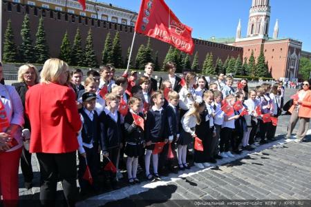 У красного галстука – цвет Победы!