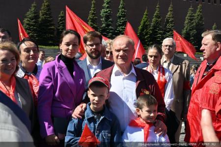 У красного галстука – цвет Победы!