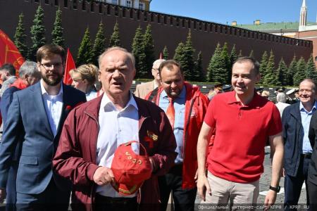 У красного галстука – цвет Победы!