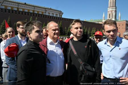 У красного галстука – цвет Победы!