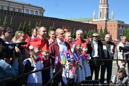 У красного галстука – цвет Победы!
