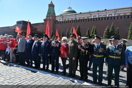 У красного галстука – цвет Победы!