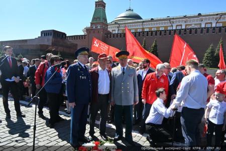 У красного галстука – цвет Победы!