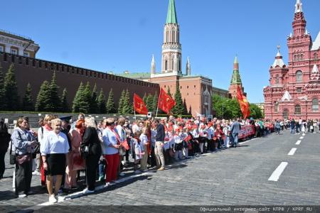 У красного галстука – цвет Победы!