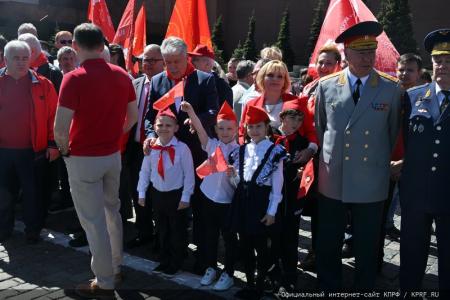 У красного галстука – цвет Победы!