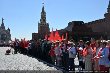 У красного галстука – цвет Победы!