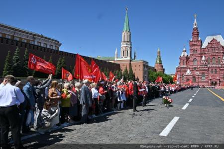 У красного галстука – цвет Победы!