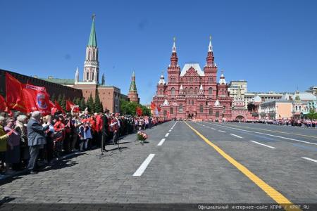 У красного галстука – цвет Победы!