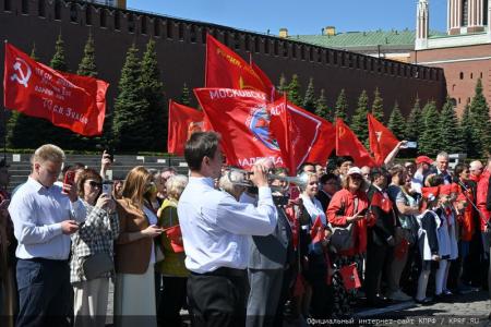 У красного галстука – цвет Победы!