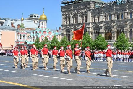 У красного галстука – цвет Победы!