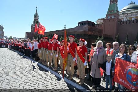 У красного галстука – цвет Победы!