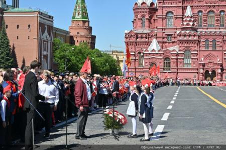 У красного галстука – цвет Победы!