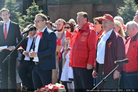 У красного галстука – цвет Победы!