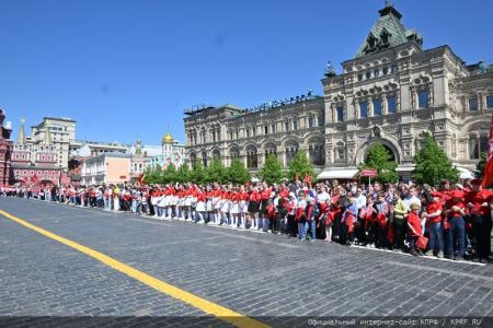 У красного галстука – цвет Победы!