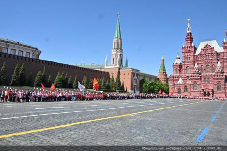 У красного галстука – цвет Победы!