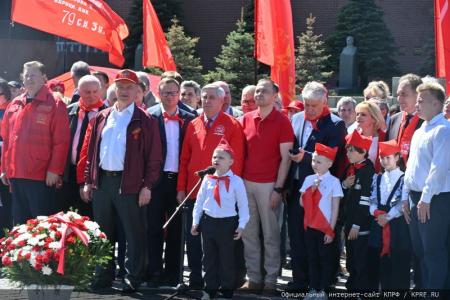 У красного галстука – цвет Победы!