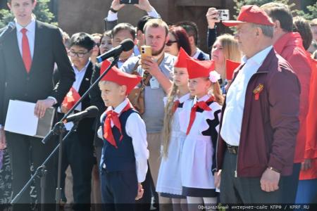 У красного галстука – цвет Победы!