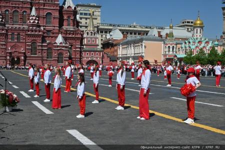 У красного галстука – цвет Победы!