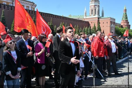 У красного галстука – цвет Победы!