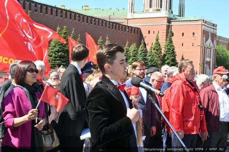 У красного галстука – цвет Победы!