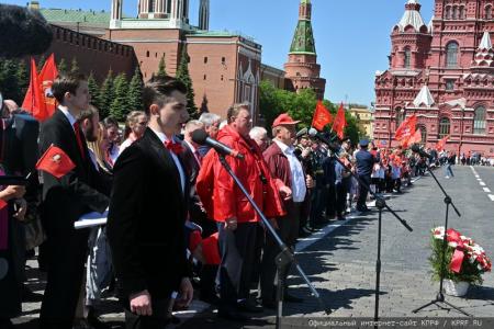 У красного галстука – цвет Победы!