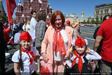 У красного галстука – цвет Победы!