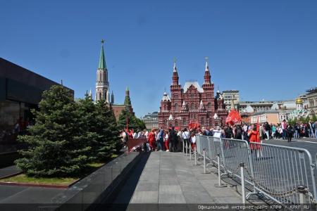 У красного галстука – цвет Победы!