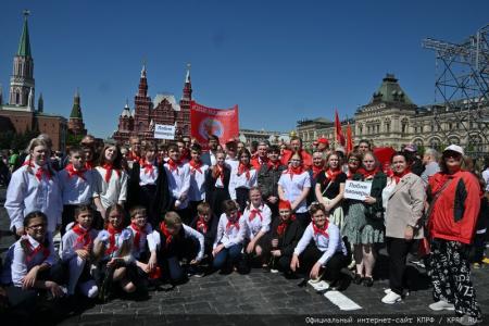 У красного галстука – цвет Победы!
