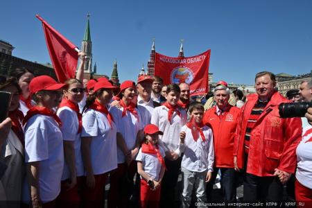 У красного галстука – цвет Победы!