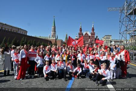У красного галстука – цвет Победы!